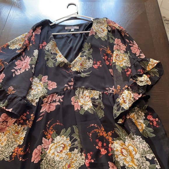 Fall colors midi dress with flutter sleeves - Picture 2 of 4